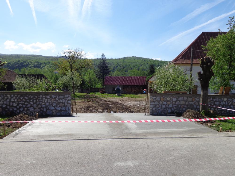 Kapija i mostic